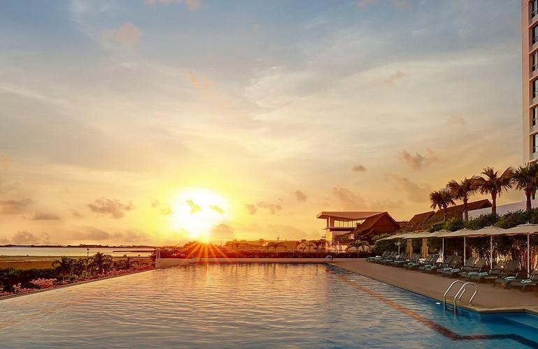 Swimming pool, Holiday Inn Melaka
