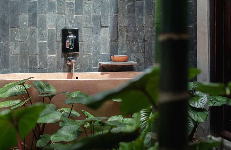 Outdoor bath, Pool Villa, Amber Kampot