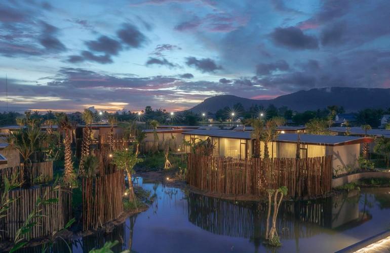 At night, Amber Kampot