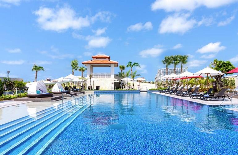 Swimming pool, DoubleTree by Hilton Okinawa Chatan Resort