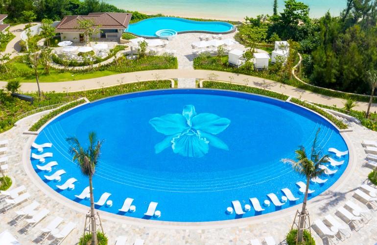 Swimming pool, Halekulani Okinawa