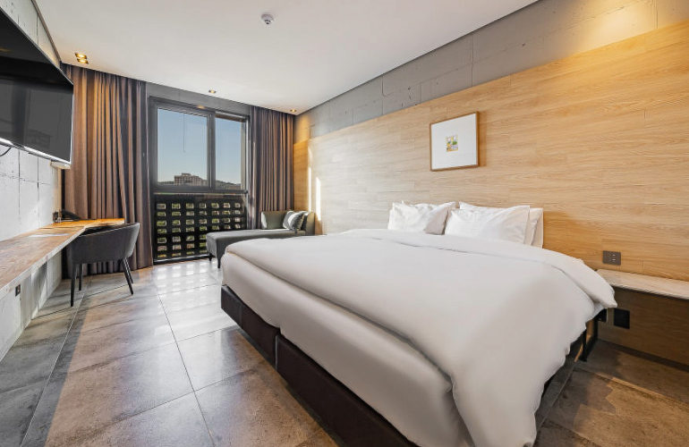 Superior Hollywood Double